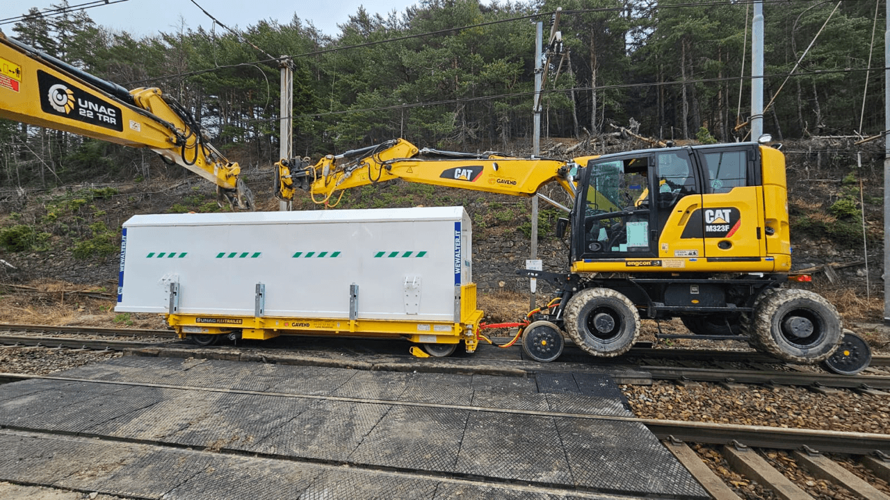 UNAC Flextrailer remorque M323 en situation de travail ferroviaire